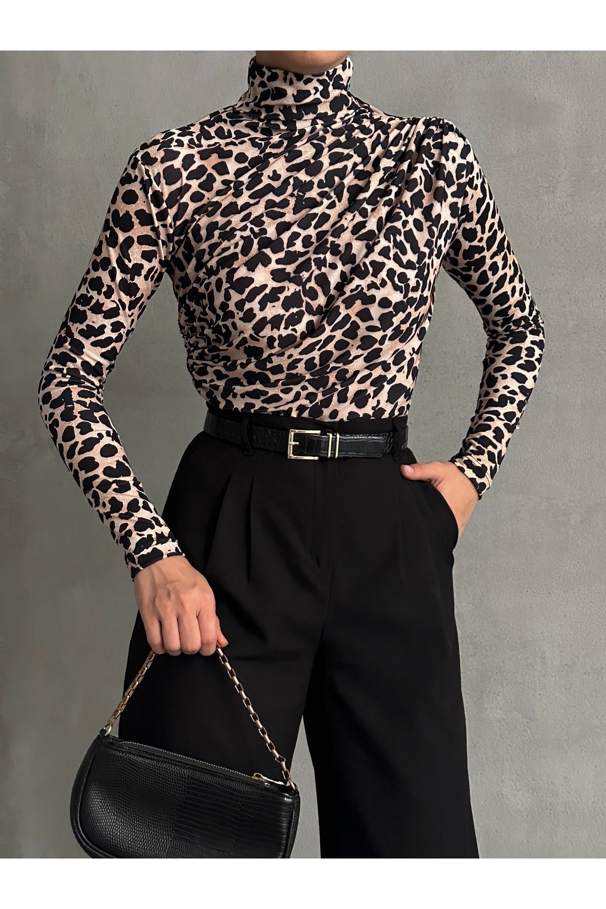 Kadın Büzgü Detaylı Leopar Desen Bluz