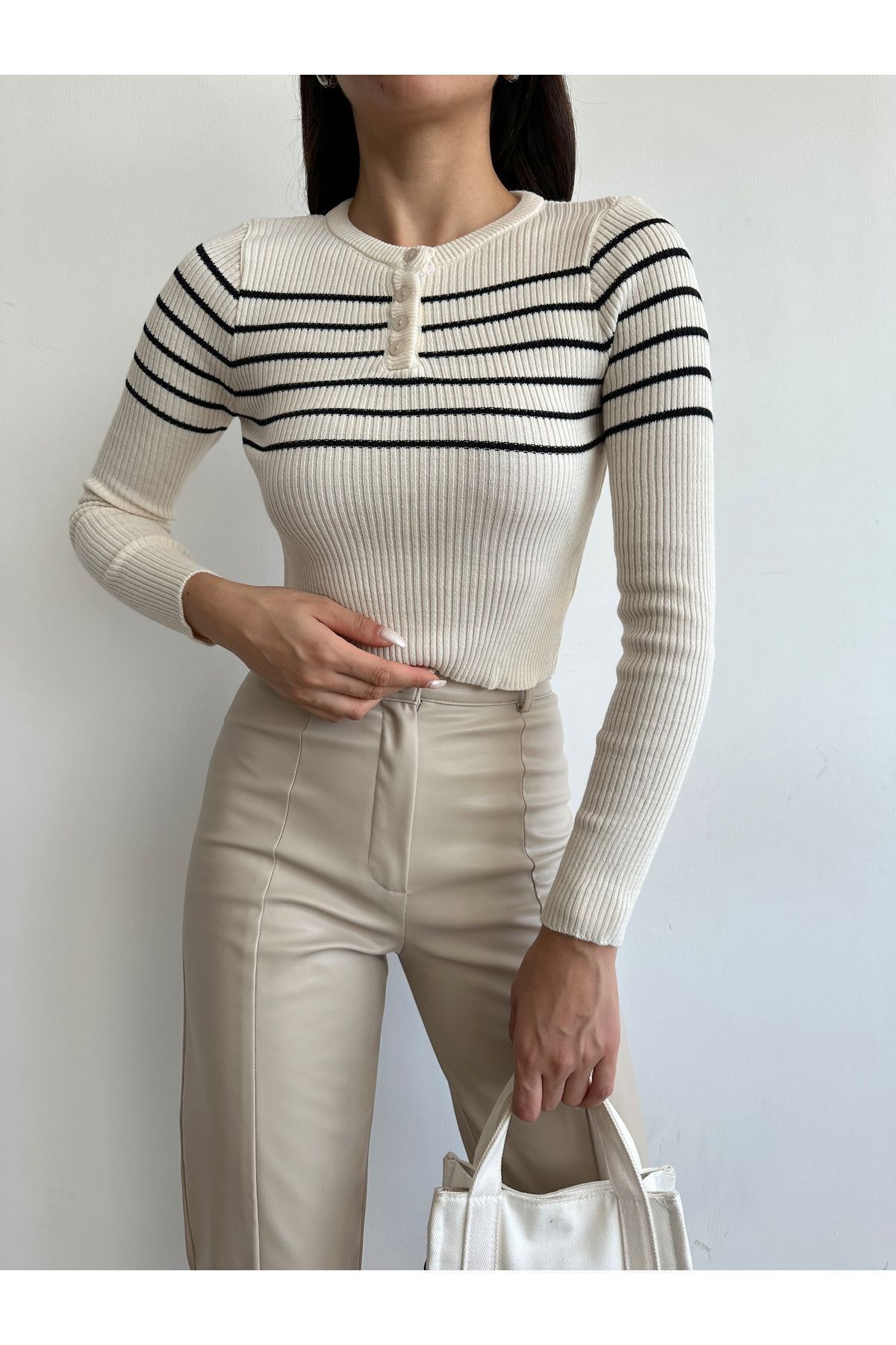 Kadın Yaka Düğmeli Triko Crop Bluz